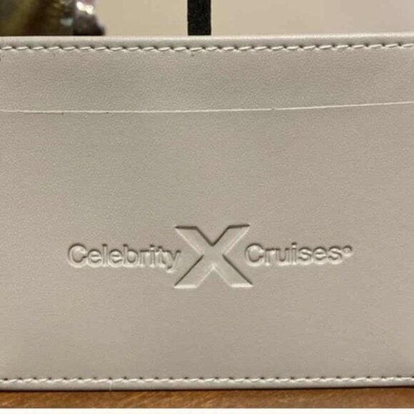 New Never Used Celebrity Tote with Leather stitched Card Holder - Picture 6 of 7